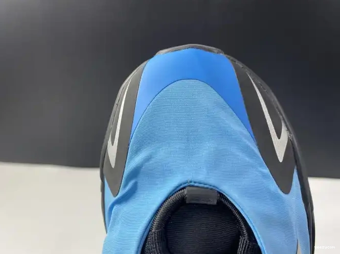 Yeezy ADIDAS GZ3079 'Bright MNVN Cyan' 700 Boost 0520